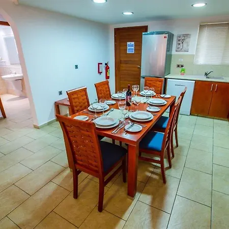 アパートホテル Paradise Kings Club